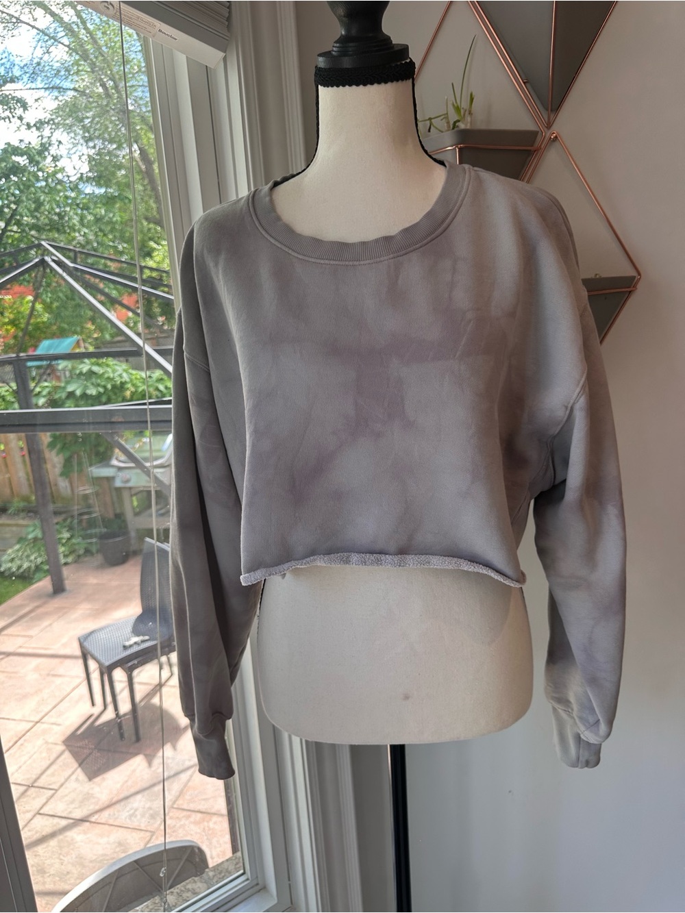TNA ARITZIA Cropped Crewneck Sweatshirt Cotton Cozy Gray Tie-Dye Size 2